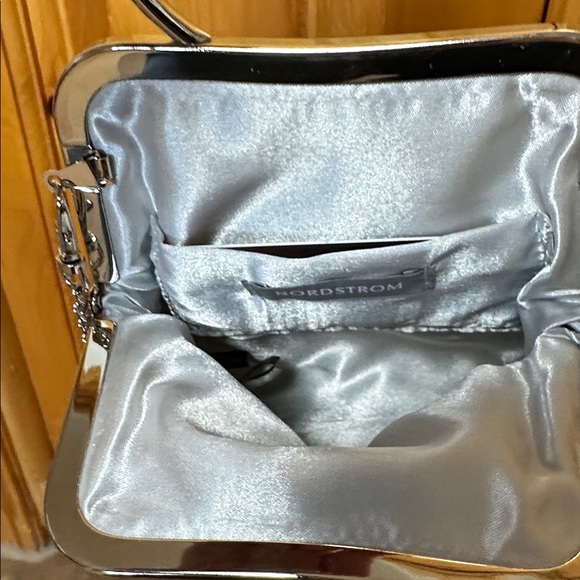 Elegant Silver Mesh Evening Bag - Picture 4 of 7